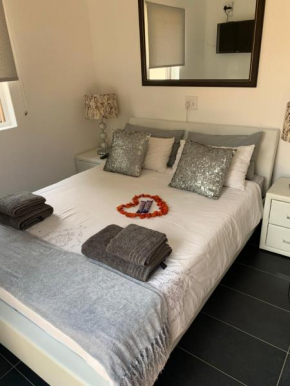 Lemon Tree Guest Cottage in Featherbrooke Estate
